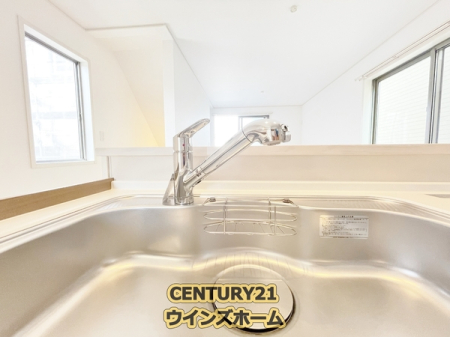 その他内観　浴室内には、４つの空調機能+24時間換気システムを導入。洗濯物を外に乾かしたくない人に嬉しい乾燥機能や、暖房機能でヒートショックの緩和、涼風＆換気機能でカビの抑制にも効果的です！