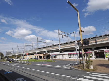 その他　与野本町駅（よのほんまちえき）は、さいたま市中央区本町東に位置する、JR埼京線の駅で、快速列車が停車します。 快速電車も通り、赤羽・池袋・新宿などの都内主要駅が乗り換えなしでアクセスが可能です！
