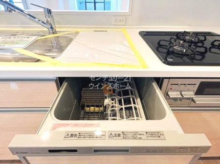 キッチン キッチンにはビルトイン食洗機を完備しました！手洗いに比べ水の使用量が少なくて済み、高温洗浄で除菌効果があり、油汚れもスッキリ！後片付けの手間が省けるので、食後はゆっくりしてくださいね。