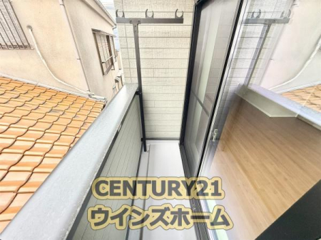 バルコニー バルコニーは2か所に設置され、用途に合わせて使い分けを可能にしてくれます。天気の良い日は洗濯物はカラッと乾かせます！