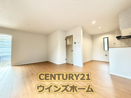 リビング LDKはダイニング、リビングと区別しやすい間取りになっているので、家具の配置もしやすいです！