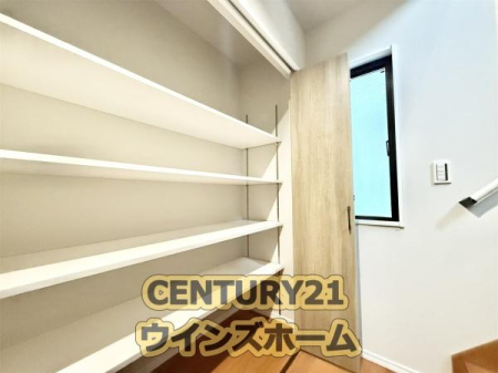 収納 2階廊下には大量のファミリークローゼットが完備されているので、ご家族様共有の物や、お子様の物を収納出来ます！