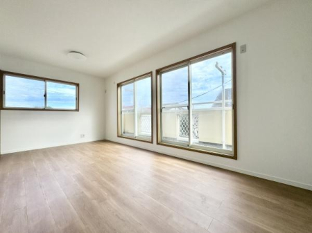 m 炩ȓSn悭ނB
Qqǂɂ҂̋ԂłB