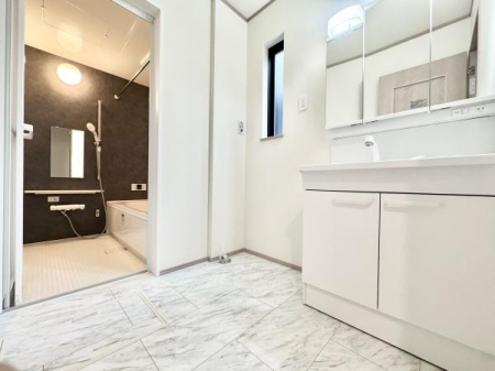 ʑEʏ OʋtʉϑB킹Ō̃X^COKB͎̌[ɂȂĂ̂ŁAׁX̂[łAXbLƂʉɁB