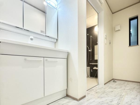 ʑEʏ OʋtʉϑB킹Ō̃X^COKB͎̌[ɂȂĂ̂ŁAׁX̂[łAXbLƂʉɁB