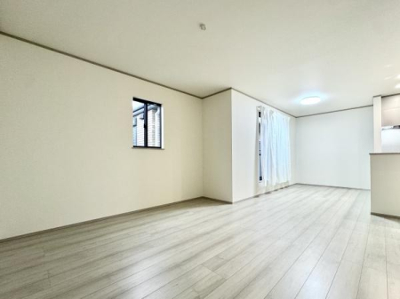 rO 邭JIȃrO͂̈ꎺBRɕ܂Sn悢ԂŁAX̕炵LɂȂ܂B