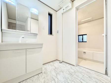 ʑEʏ OʋtʉϑB킹Ō̃X^COKB͎̌[ɂȂĂ̂ŁAׁX̂[łAXbLƂʉɁB