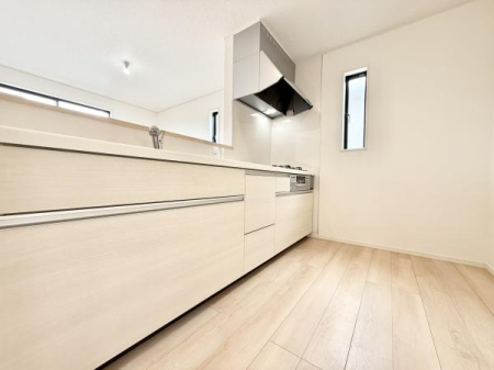 Lb` rOɂȂAJIŐꂽLb`Xy[XBڂ̑OɉƑ̗lqȂ痿łzúAqĒ̂ƒɂ҂B