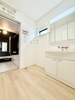 ʑEʏ OʋtʉϑB킹Ō̃X^COKB͎̌[ɂȂĂ̂ŁAׁX̂[łAXbLƂʉɁB