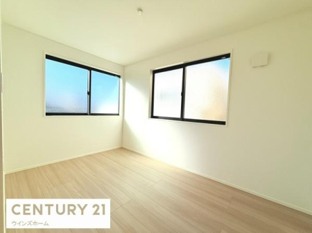 �m�� 2�ʍ̌��̖��邢�m���B�Q���ɂ��q�������ɂ��҂�����ł��I