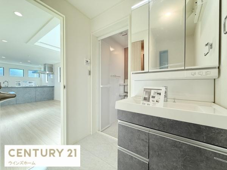 ���ʑ�E���ʏ� �������T�C�Y�̐��ʃX�y�[�X�I���l���ނ����p�i�Ȃǂ��Еt�����I������̂ŁA�X�b�L���Ƃ������ʎ���ɂȂ�܂�!
