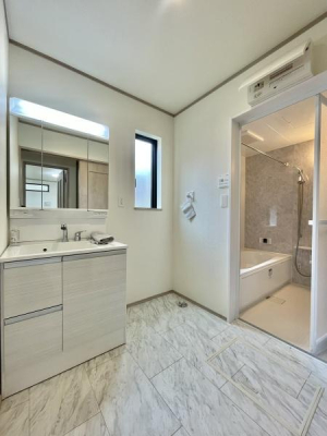 ���ʑ�E���ʏ� ���ʑ�͍��������ӂ��d�l�I���ʎ��͂�Ƃ肠��L���Ŗ����̏��������K�ł��B�g������Ɣ����������˔��������ʎ��ł��B���l���ނ������Ղ���[�ł���X�y�[�X���������Ă���܂��B