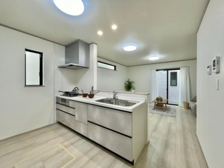 �L�b�`�� �X�^�C���b�V���ȃV�X�e���L�b�`���́A���[�͂Ƌ@�\�������˔����A�������y�����Ȃ��ԁB���r���O�ƂȂ��郌�C�A�E�g�����͂ł��B