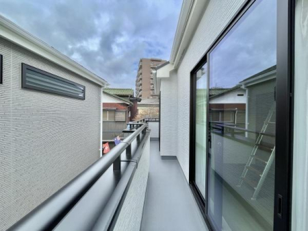 �o���R�j�[ -