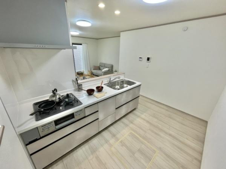 �L�b�`�� �l�C�̑Ζʎ��L�b�`���̓��r���O�A�_�C�j���O����]�ł��܂��I�L�b�`���͍�ƃX�y�[�X���L�X�A���[�ɂ�����܂���I