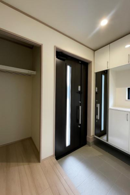 ���� ���[�t���̌��ւ́A�Ƒ��̌C��ו����X�b�L�����ځB���q�����D��ۂȍL���Ɩ��邳�ł��B