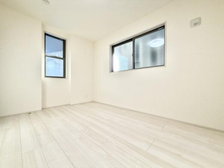 �m�� 2�ʍ̌��̖��邢�m���B�Q���ɂ��q�������ɂ��҂�����ł��I