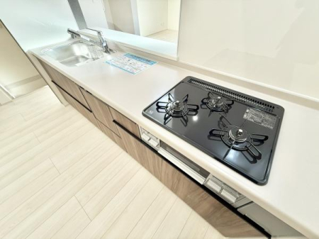 �L�b�`�� �l�C�̑Ζʎ��L�b�`���̓��r���O�A�_�C�j���O����]�ł��܂��I�L�b�`���͍�ƃX�y�[�X���L�X���Ă�����[�ɂ�����܂���I