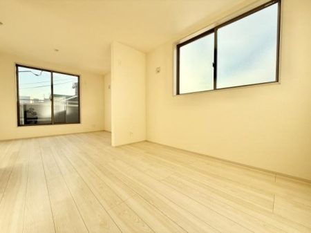 �Q�� 2�ʍ̌��ł����Ղ�L�X�Ƃ��Ă��Ė��邢�������ł��I�E�H�[�N�C���N���[�[�b�g�ƃN���[�[�b�g���ݒu������[�L�x�ł��I