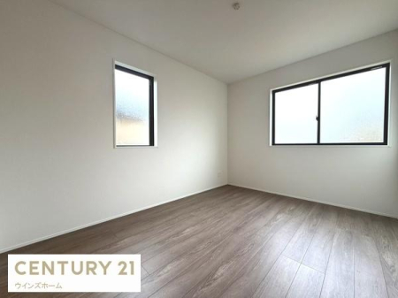 �m�� 2�ʍ̌��̖��邢�m���B�Q���ɂ��q�������ɂ��҂�����ł��I