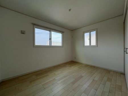 �m�� �����������F�����ƃV���v���ȃf�U�C�������̗͂m���B�N���[�[�b�g�t���ŁA�ߗނ�ו��̐������ڂ����₷���A�g������̗ǂ����K��Ԃł��B