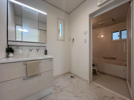 ���ʑ�E���ʏ� ���ʎ��͂�Ƃ肠��L���Ŗ����̏��������K�ł��B���ʑ���[�ɂ́A������p�i��X�L���P�A�p�i�Ȃǂ���������[�ł���悤�X�y�[�X���[�����Ă��܂��I