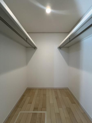 ���[ ��e�ʂ̃E�H�[�N�C���N���[�[�b�g���ݒu����Ă���A���[�X�y�[�X�L�x�ł��I