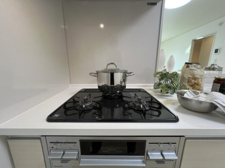 �L�b�`�� 3���K�X�R�������̗p���A�����������\�B�������̌������オ��@�\�I�Ő������̂���L�b�`���B