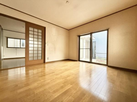 ���r���O ���邭�J���I�ȃ��r���O�����́B���R���ɕ�܂��S�n�悢��ԂŁA���X�̕�炵�����L���ɂȂ�܂��B