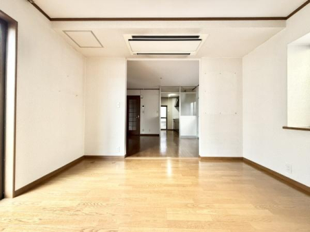 �m�� �傫�ȑ|���o��������z���������Ղ荷�����݁A�����ʂ��Ė��邭�J���I�B��Q���ɂ��������߂ł��B