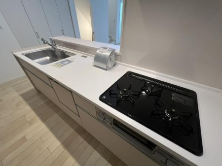 �L�b�`�� �X�^�C���b�V���ȃV�X�e���L�b�`���́A���[�͂Ƌ@�\�������˔����A�������y�����Ȃ��ԁB���r���O�ƂȂ��郌�C�A�E�g�����͂ł��B