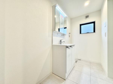 ʑEʏ ʉϑ̓VvłȂ@\˔AKȃTj^[Ԃ܂B[Xy[X肠܂I