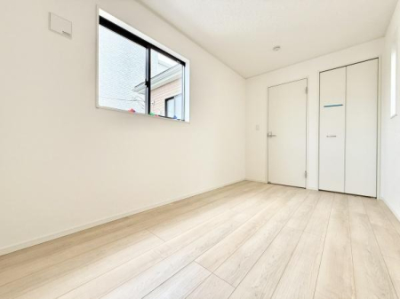 m ̌ꂽ邢IQɂqɂ҂̋ԂłIN[[bgI