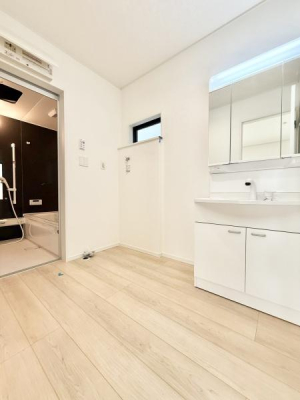 ʑEʏ OʋtʉϑB킹Ō̃X^COKB͎̌[ɂȂĂ̂ŁAׁX̂[łAXbLƂʉɁB