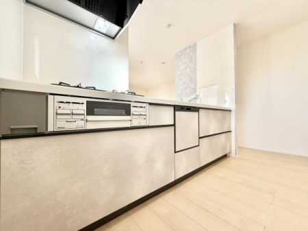 �L�b�`�� ���������ӂ��V�X�e���L�b�`���B�L�x�Ȏ��[�ŉƎ����X���[�Y�B�����̗����������I�ɁA�Ƒ��Ƃ̎��Ԃ������Ƒ�؂ɂł����Ԃł��B