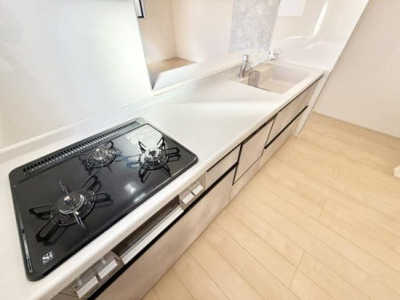 �L�b�`�� �X�^�C���b�V���ȃV�X�e���L�b�`���́A���[�͂Ƌ@�\�������˔����A�������y�����Ȃ��ԁB���r���O�ƂȂ��郌�C�A�E�g�����͂ł��B