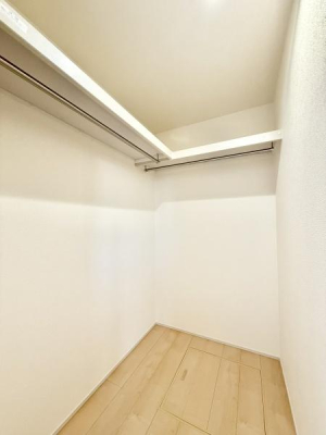 ���[ �E�H�[�N�C���N���[�[�b�g���ݒu����Ă��܂��I��ނ�G�߂��Ƃɕ����Ď��[�ł��X�b�L�����[�ł��܂��B