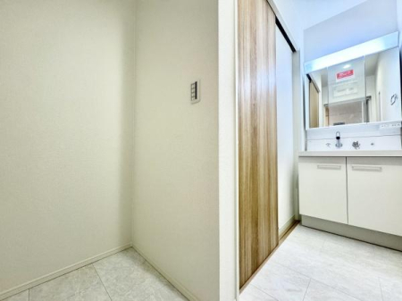 ʑEʏ OʋtʉϑB킹Ō̃X^COKB͎̌[ɂȂĂ̂ŁAׁX̂[łAXbLƂʉɁB