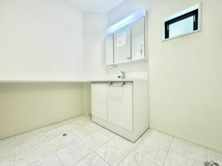 ʑEʏ ʉϑ̓VvłȂ@\˔AKȃTj^[Ԃ܂B[Xy[X肠܂I