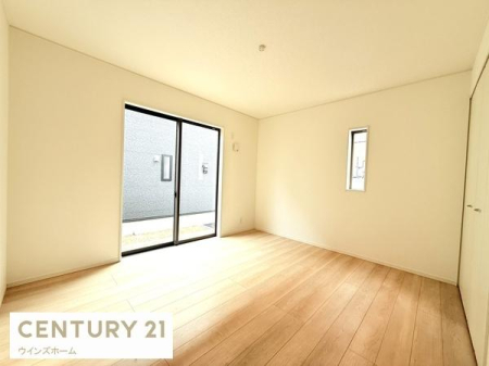 �m�� 2�ʍ̌��̖��邢�m���B�Q���ɂ��q�������ɂ��҂�����ł��I