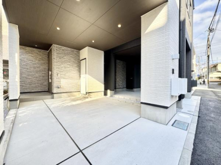 ���ԏ� �r���g�C���Ԍɂ��L��܂��B��؂Ȃ��Ԃ��J��������܂��B