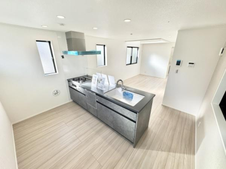 �L�b�`�� �X�^�C���b�V���ȃV�X�e���L�b�`���́A���[�͂Ƌ@�\�������˔����A�������y�����Ȃ��ԁB���r���O�ƂȂ��郌�C�A�E�g�����͂ł��B