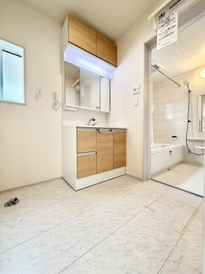 ʑEʏ OʋtʉϑB킹Ō̃X^COKB͎̌[ɂȂĂ̂ŁAׁX̂[łAXbLƂʉɁB