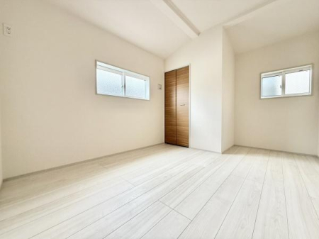 m ̌ꂽ邢5.25IQɂqɂ҂̋ԂłIN[[bgI