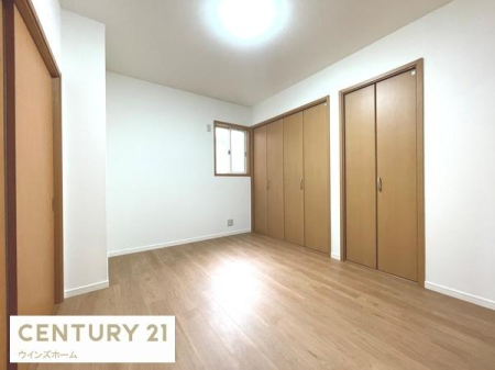 �m�� �����������F�����ƃV���v���ȃf�U�C�������͂�5.8���m���B�N���[�[�b�g2�J���t���ňߗނ�ו��̐������ڂ����₷���A�g������̗ǂ����K��Ԃł��B