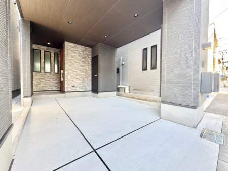 ���ԏ� �r���g�C���Ԍɂ��L��܂��B��؂Ȃ��Ԃ��J��������܂��B