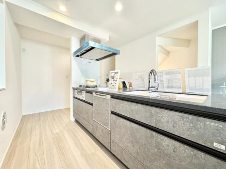 �L�b�`�� �X�^�C���b�V���ȃV�X�e���L�b�`���́A���[�͂Ƌ@�\�������˔����A�������y�����Ȃ��ԁB���r���O�ƂȂ��郌�C�A�E�g�����͂ł��B