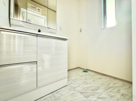 ʑEʏ OʋtʉϑB킹Ō̃X^COKB͎̌[ɂȂĂ̂ŁAׁX̂[łAXbLƂʉɁB