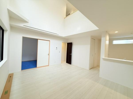 rO ṼrOLoBאڂa͗q₨ql̗Vяɂ􂵂܂B