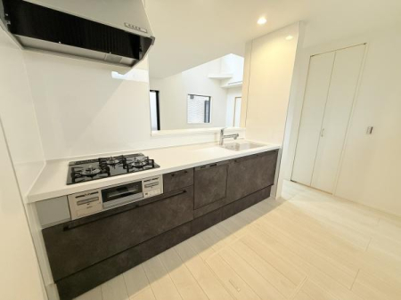 Lb` ̂zCgVƃmg[aBLXy[XŗɊyȂ܂B